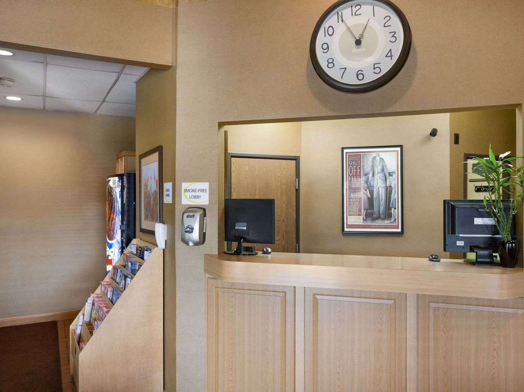 奥尔顿速8酒店主图