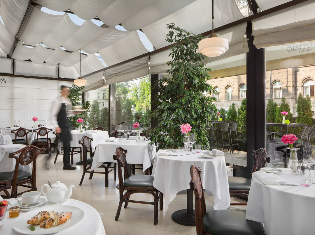 Le Bistro Esplanade