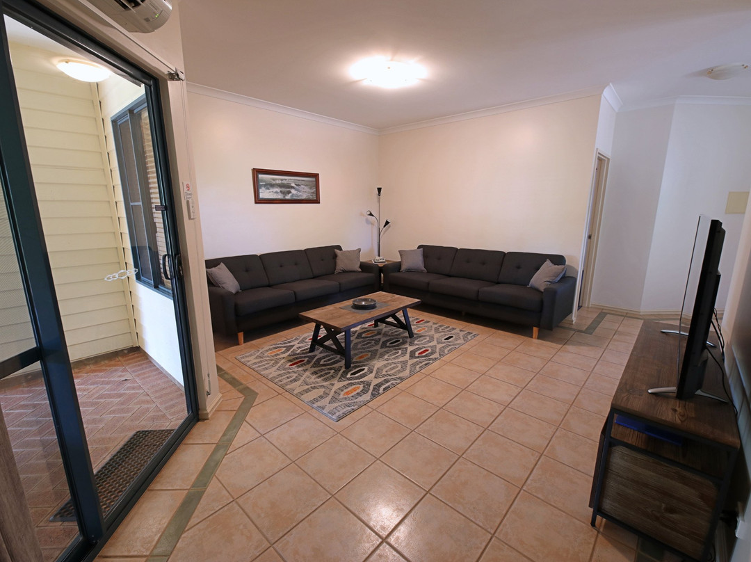 Lakeview Apartments主图