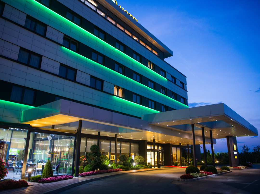 Emerald Hotel主图