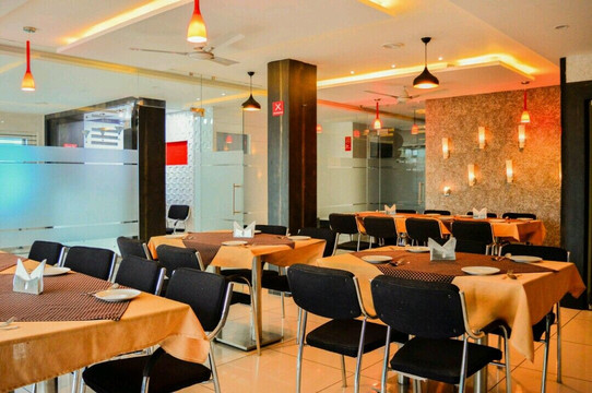 Sanwer酒店住宿-Hotel Crystal Inn