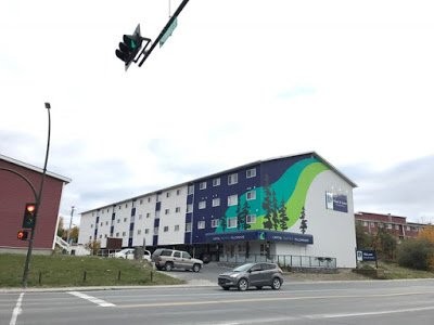 耶洛奈夫首府套房酒店主图