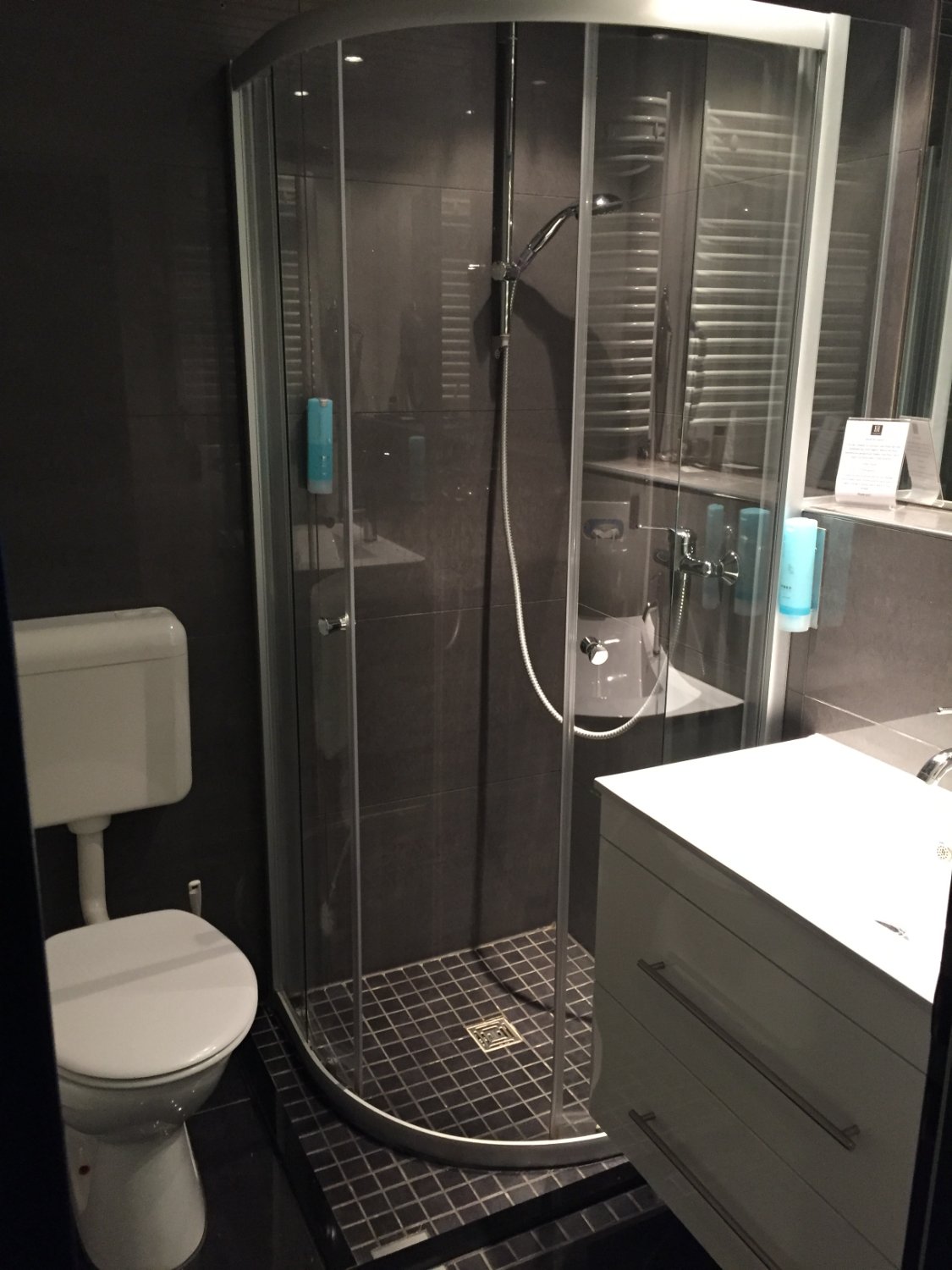 Salinenparc Design Budget Hotel-浴室