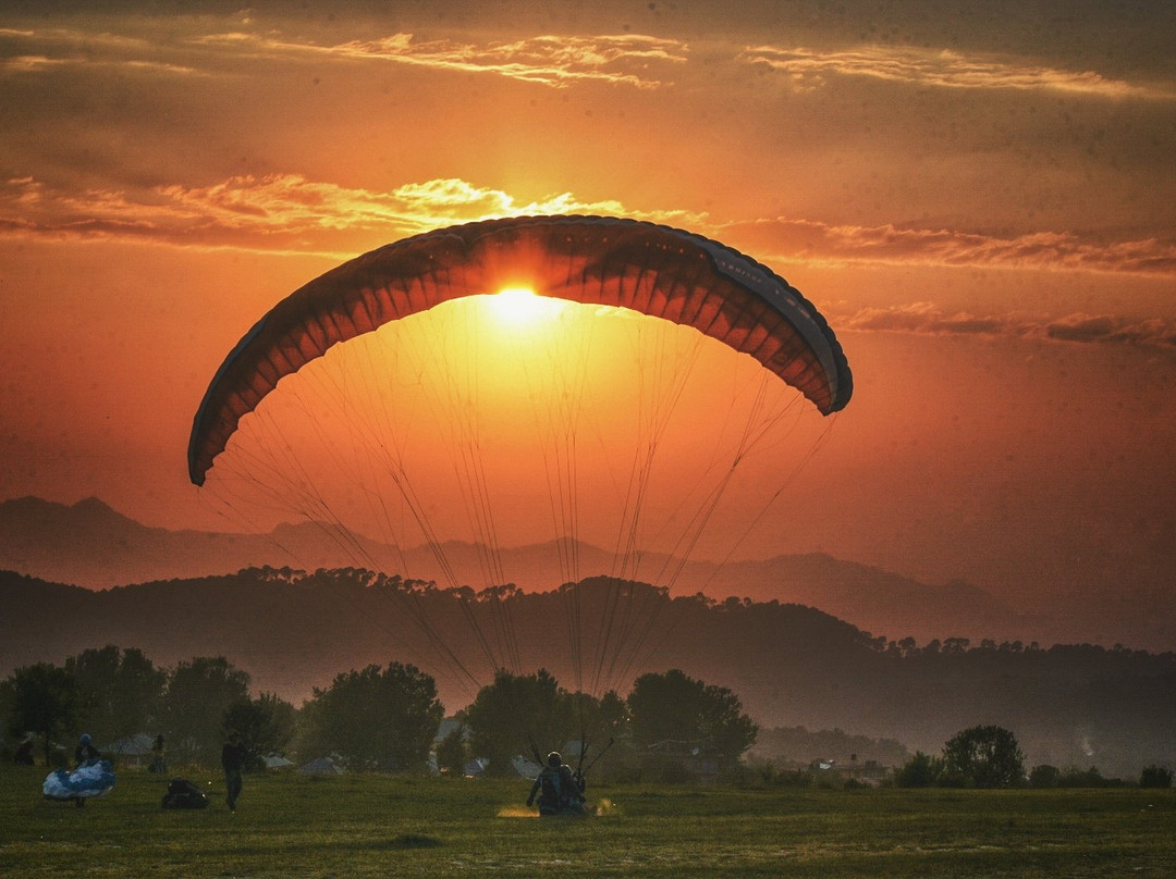 Skylark School of Paragliding-Bir必去景点