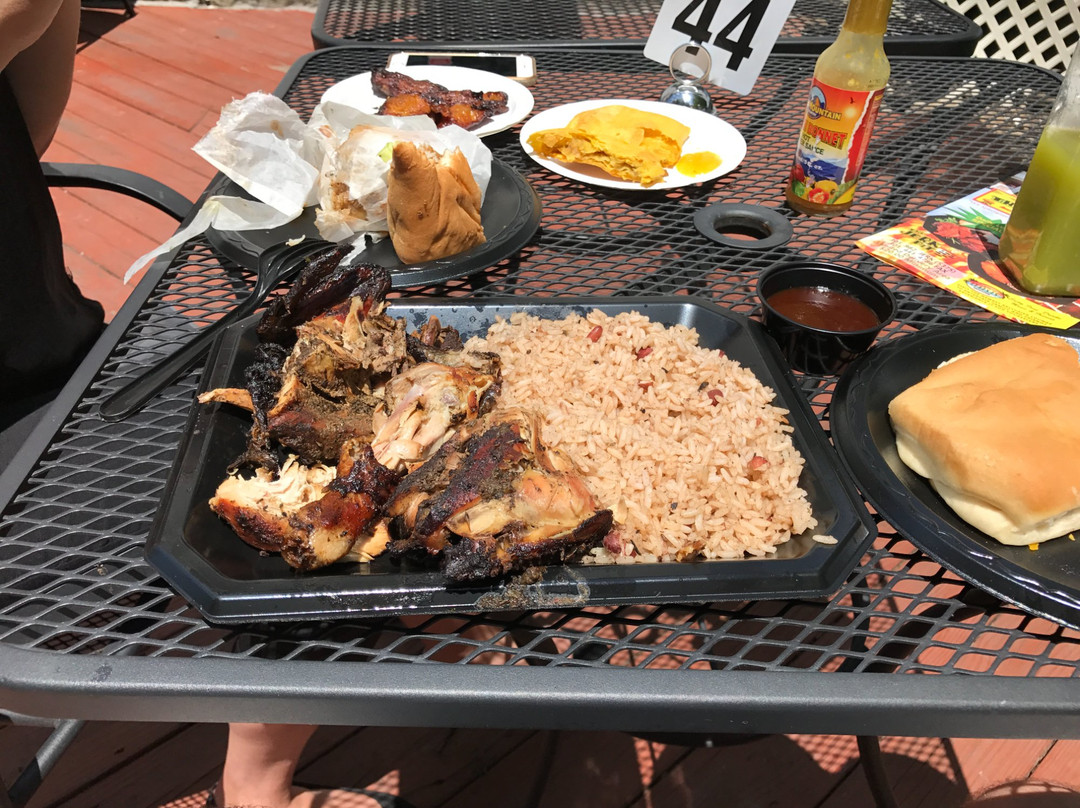 Adelphi餐馆和美食-The Jerk Pit