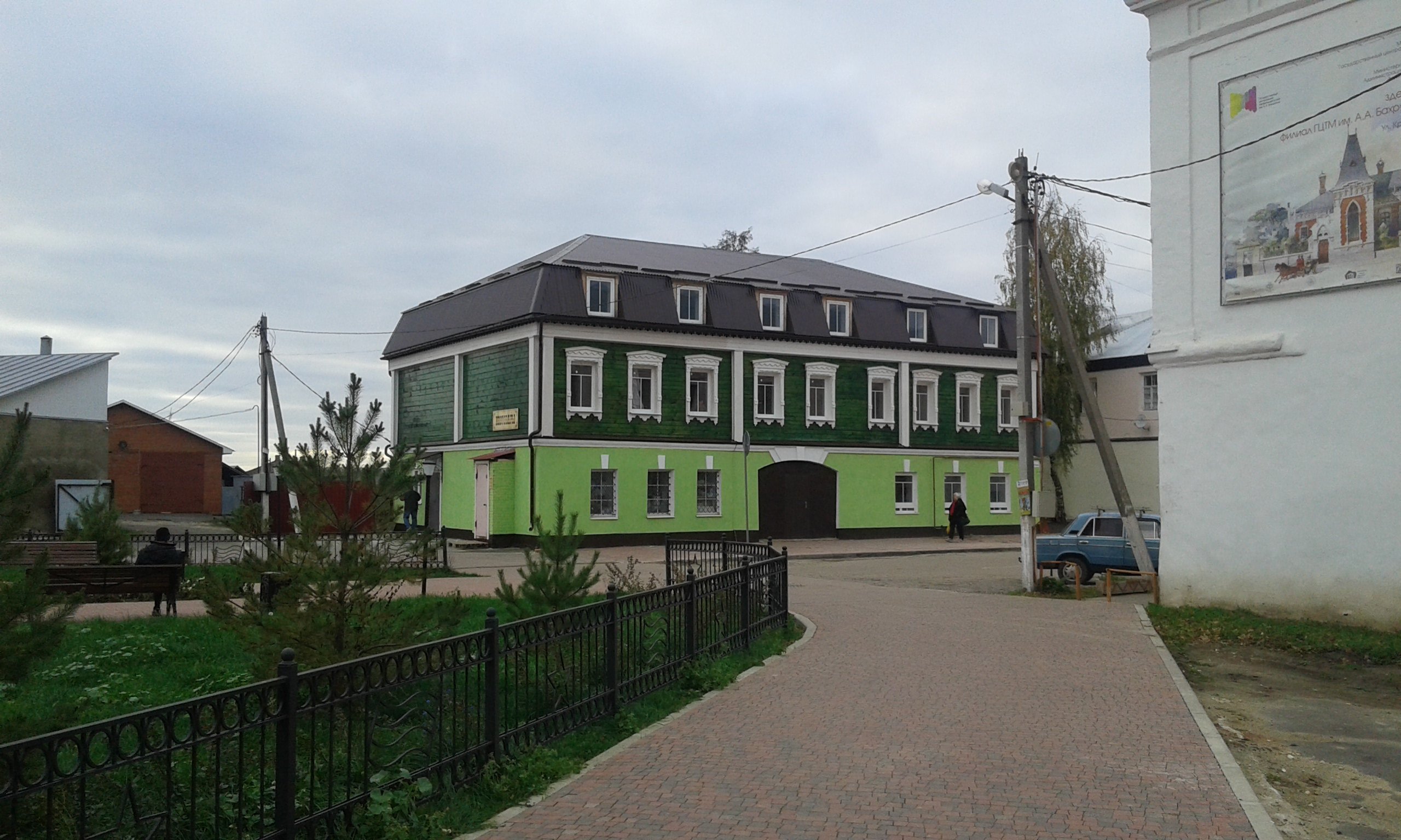 Postoyaly Dvor-官方