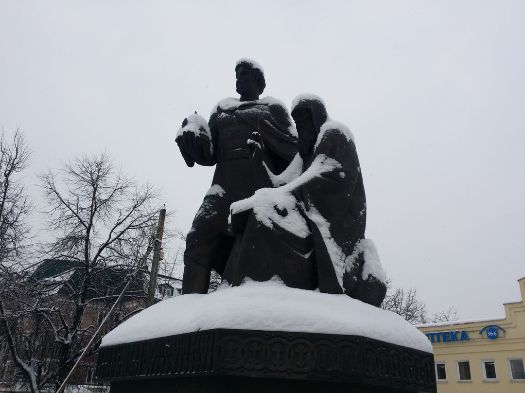 Monument to the Prince Yuriy Zvenigorodskiy and Saint Savva Storozhevskiy景点图片