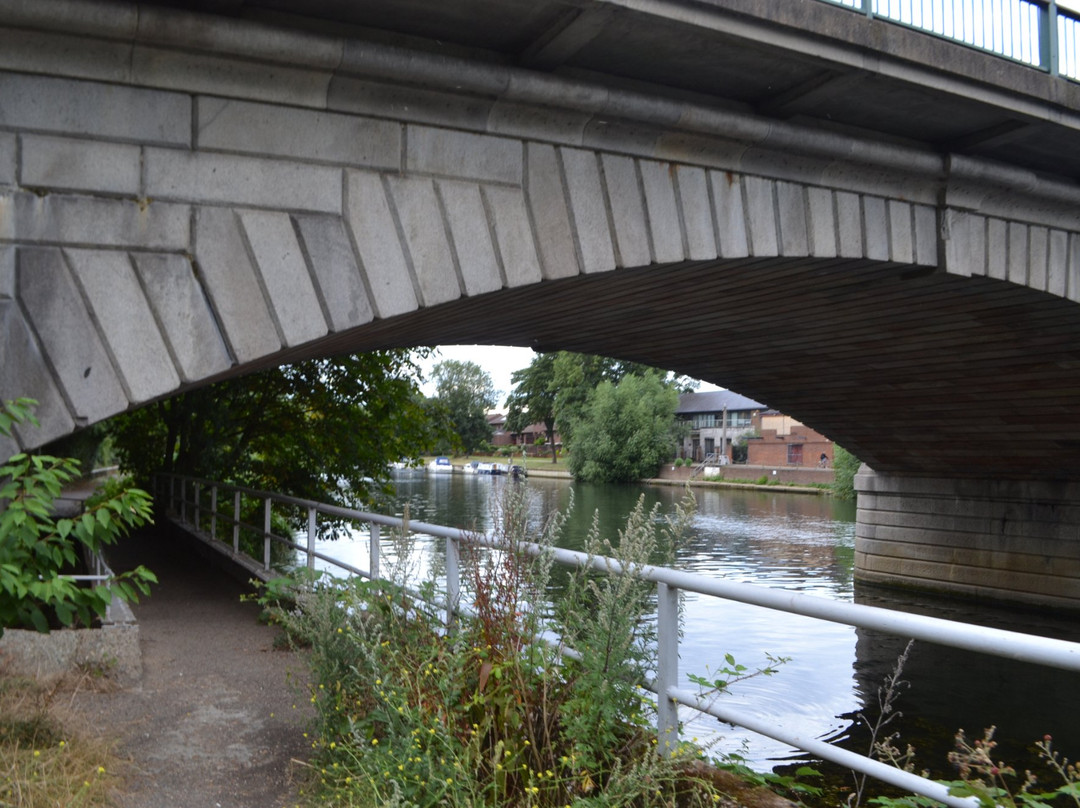 Staines Bridge景点图片