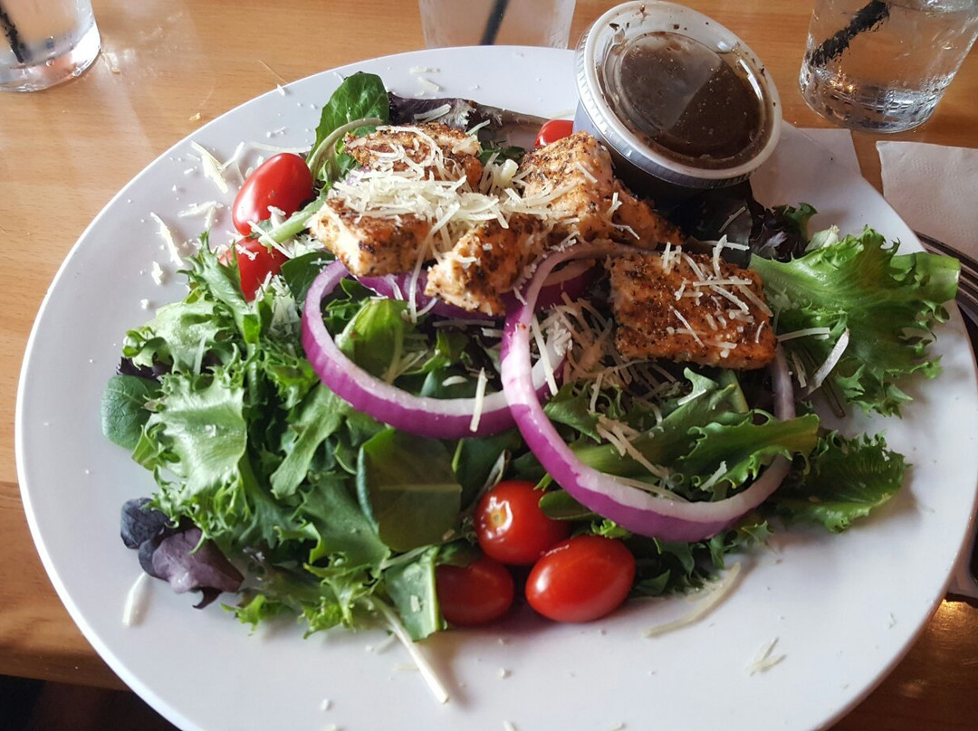 莱克查尔斯餐馆和美食-Luna Bar & Grill