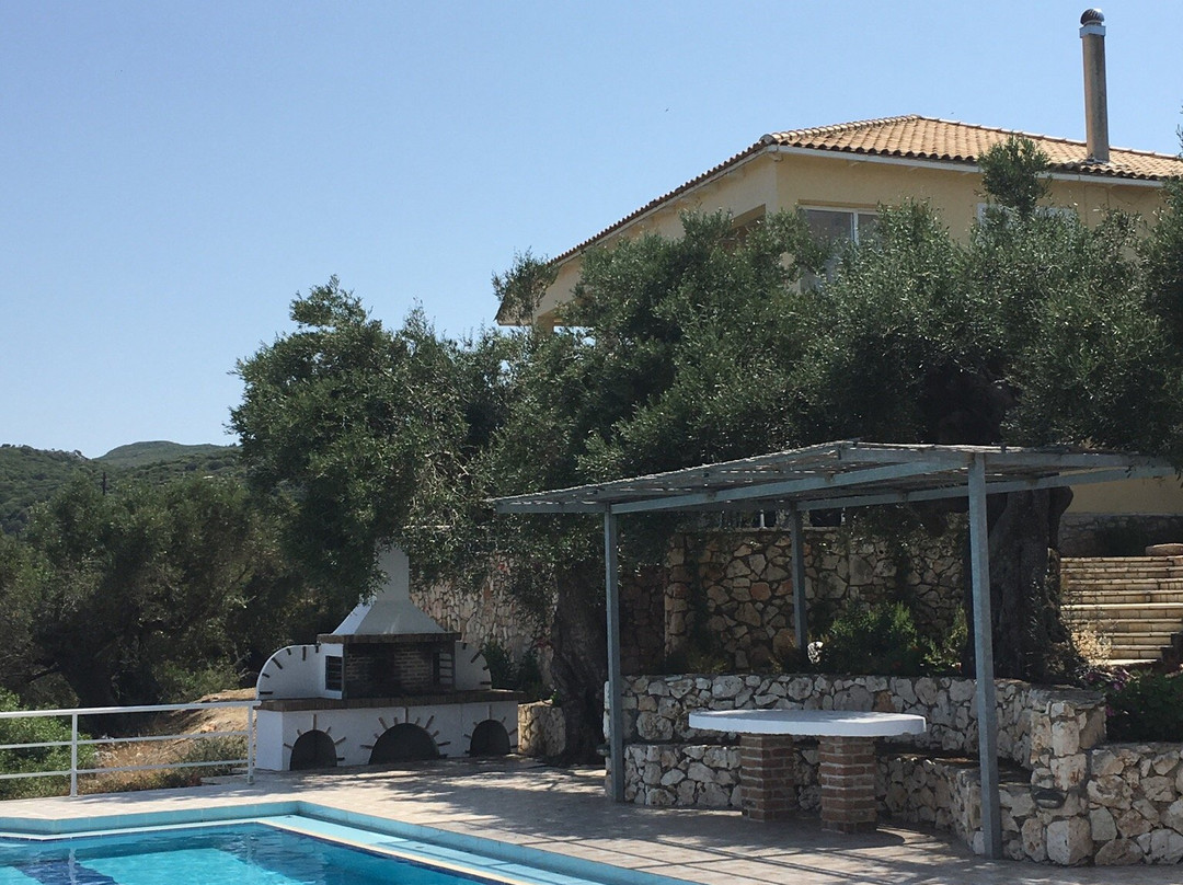 Armyra Villas - Apartments with Sea Views & Shared Pool