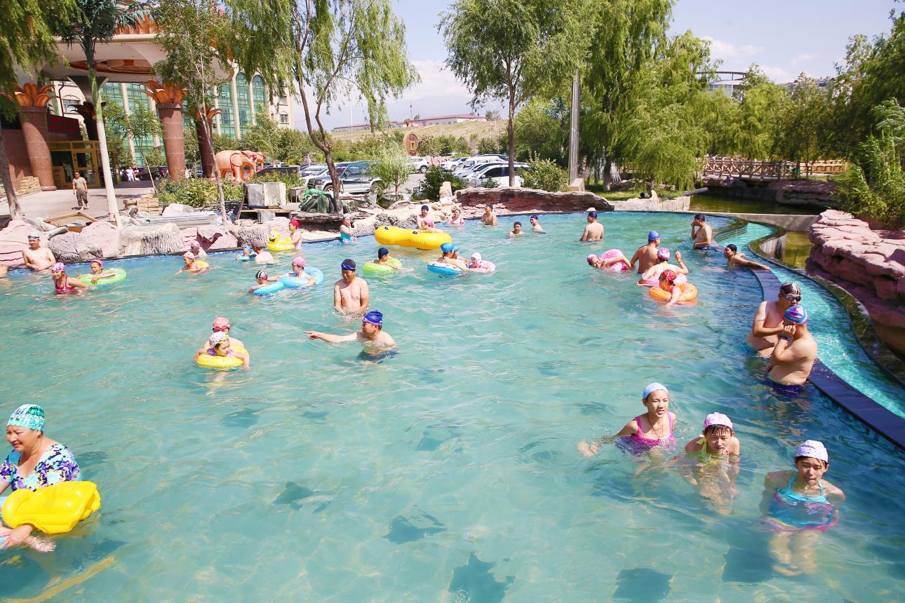 维斯特温泉假日酒店-泳池