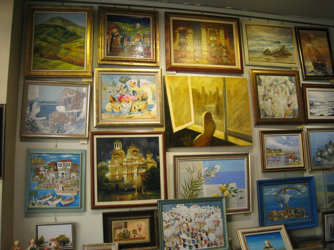 Art Gallery Le Papillon-瓦尔纳必去景点