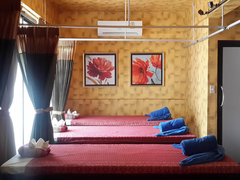 散萨拜按摩-芭东海滩必去景点