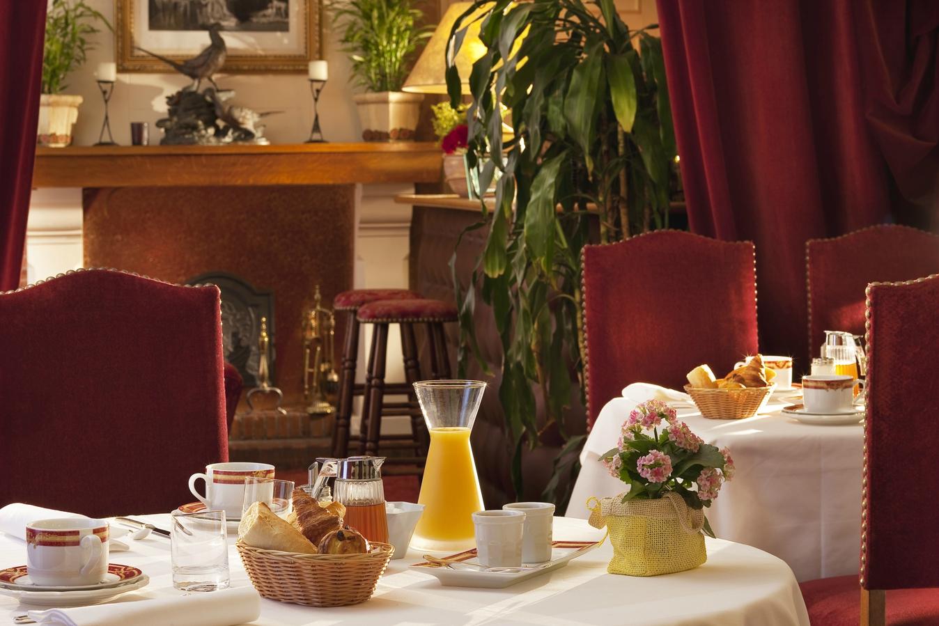Logis Hostellerie du Grand Sully-官方