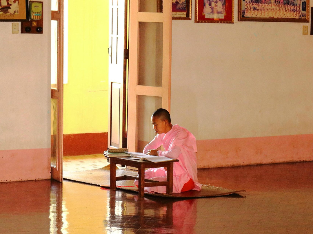 Daw Nyar Na Sar Yi Buddhist Nunnery-仰光必去景点