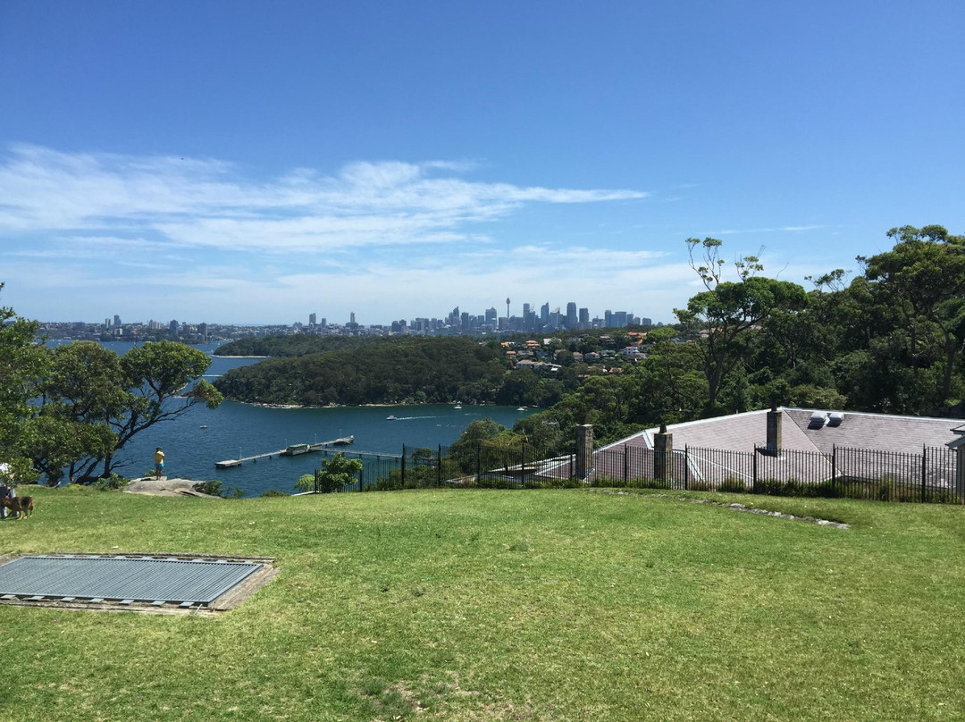 Walking Trail To Chowder Bay景点图片