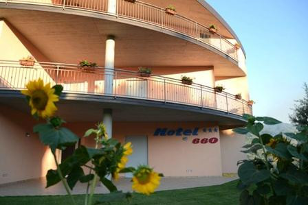 Santa Sofia d'Epiro酒店住宿-Hotel 660