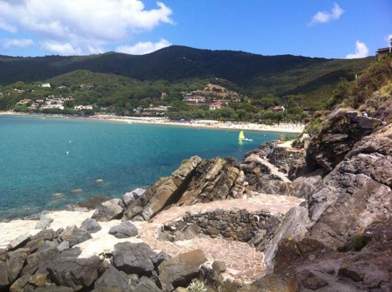 Walking trail to Spiaggia della Biodola-Procchio必去景点