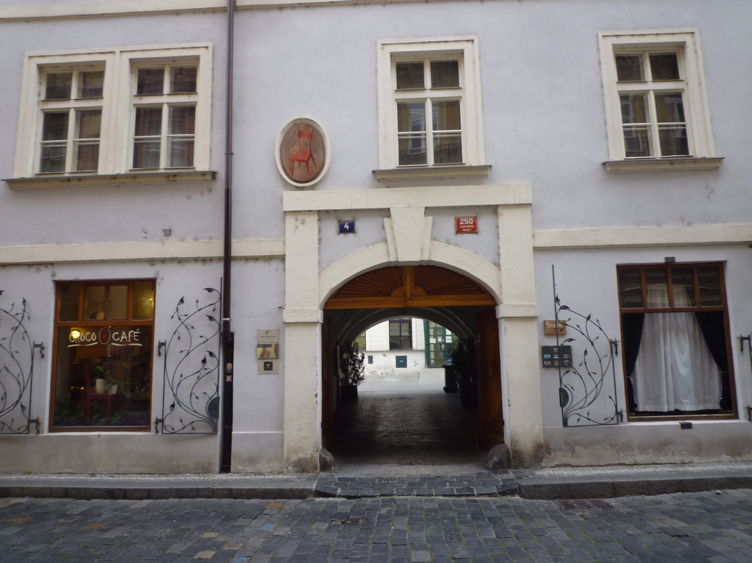 色温兹多红椅酒店主图