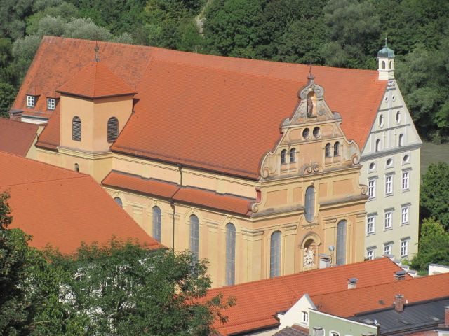Studienkirche St. Joseph-博格豪森必去景点