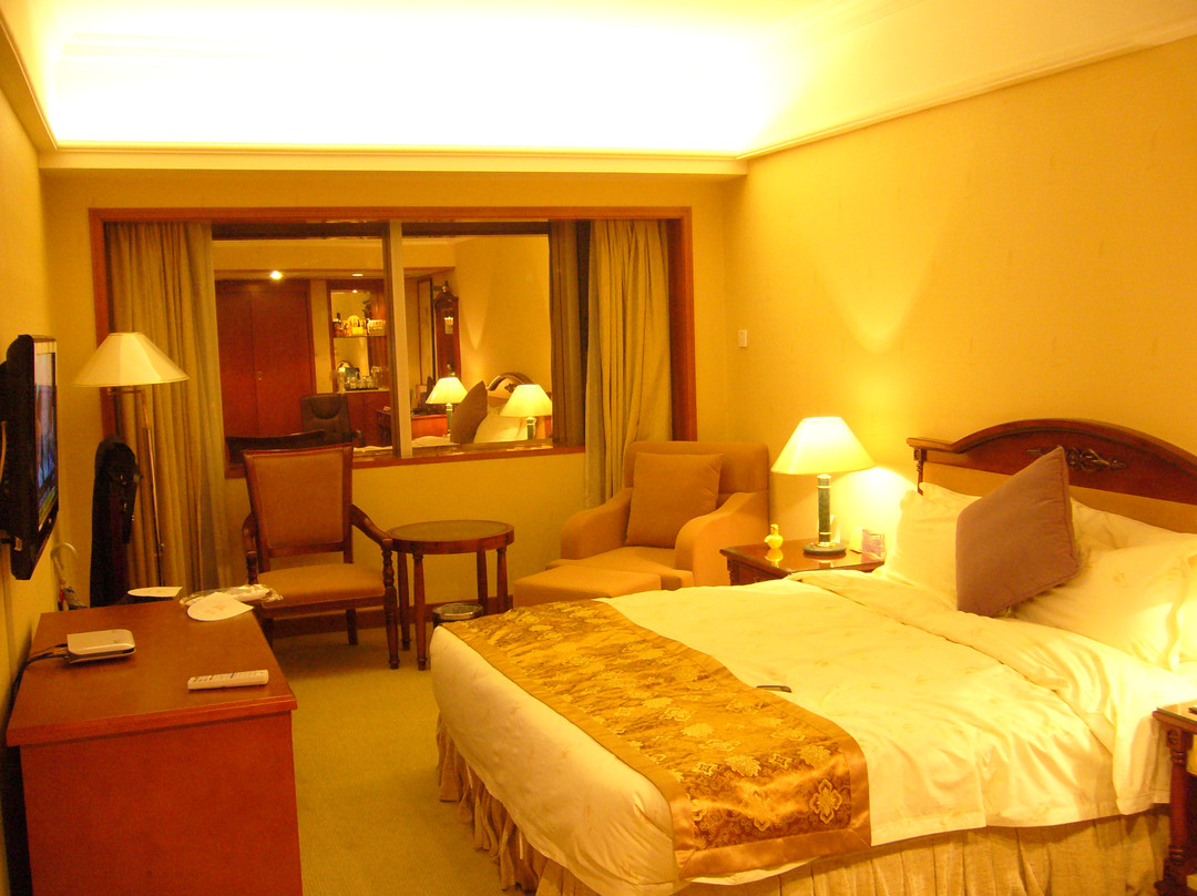 阳光假日大酒店主图