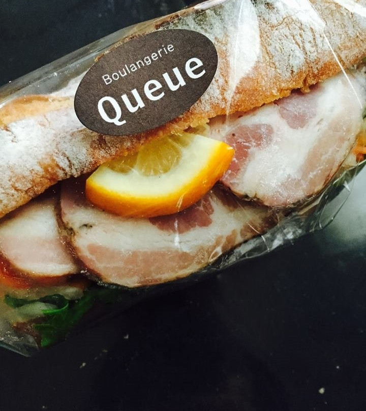 Boulangerie Queue