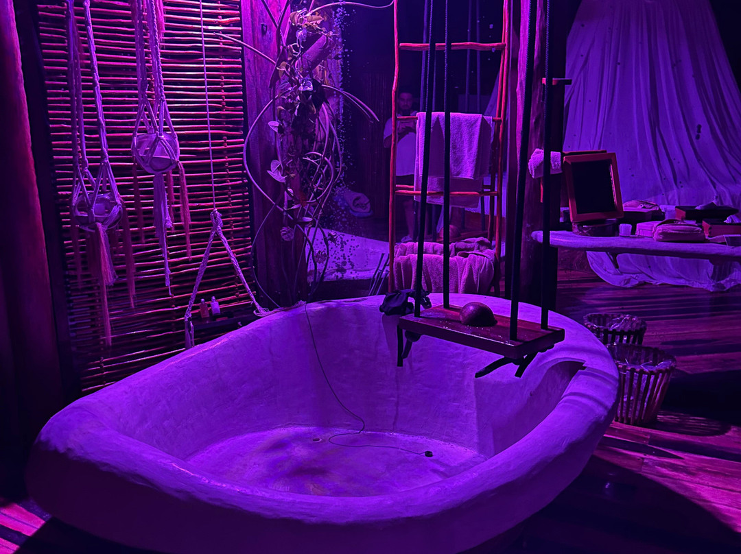 阿祖里克生态度假酒店主图