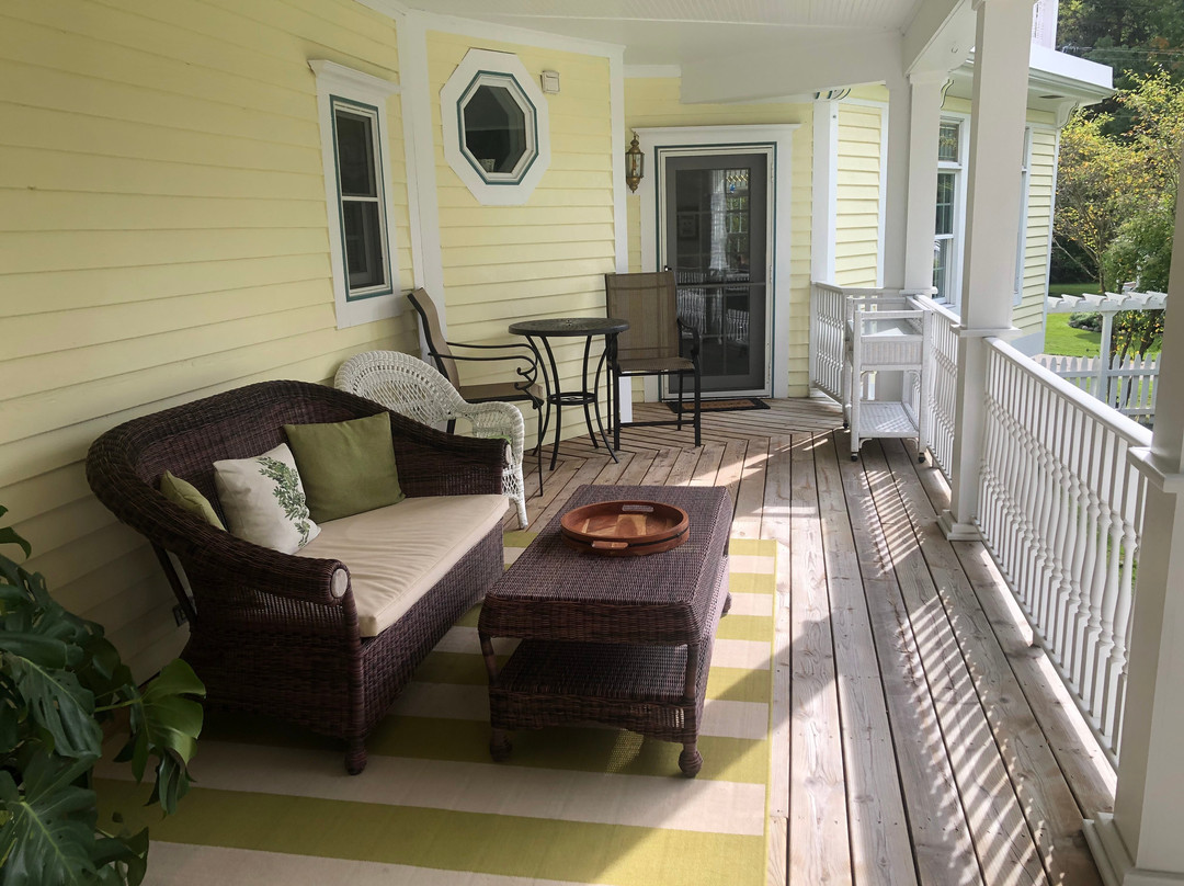 Hexagon House Bed and Breakfast主图