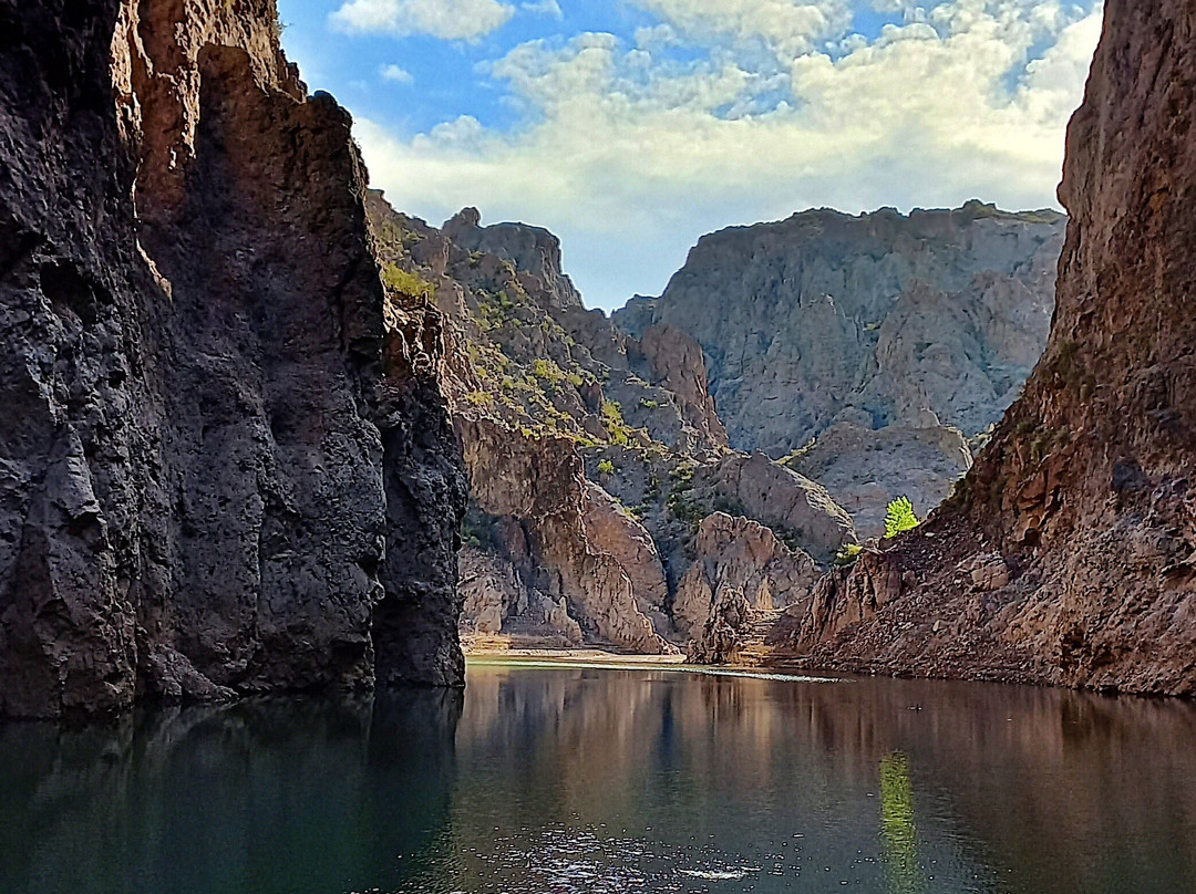 Dique Valle Grande-圣拉斐尔必去景点