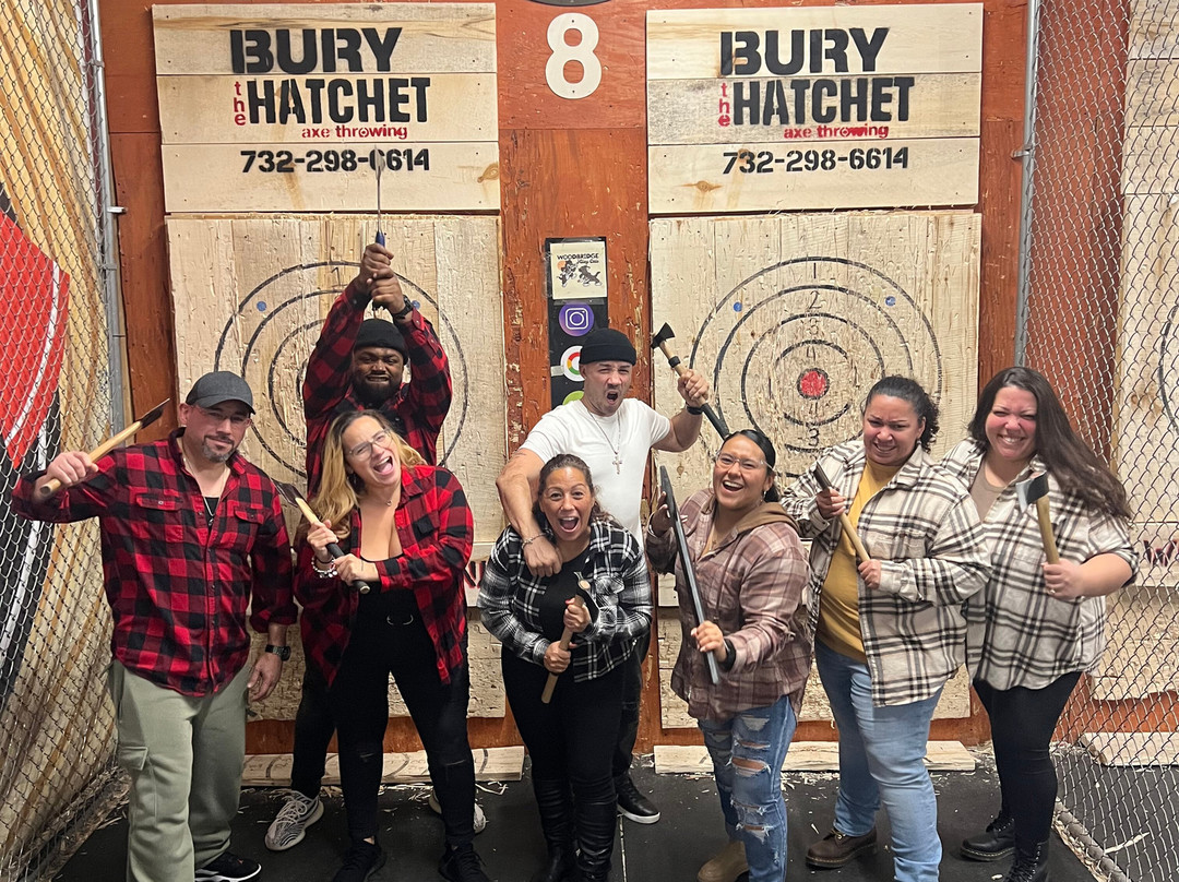 Bury the Hatchet Woodbridge - Axe Throwing景点图片