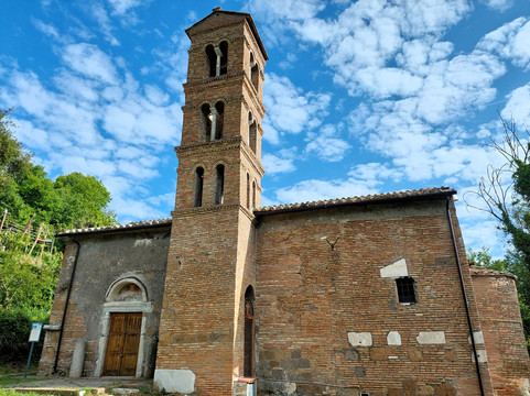Chiesa dei Santi Abbondio e Abbondanzio-Rignano Flaminio必去景点