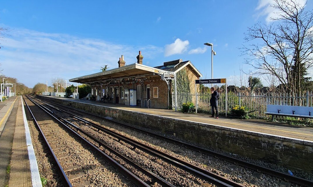 Thames Ditton Station景点图片