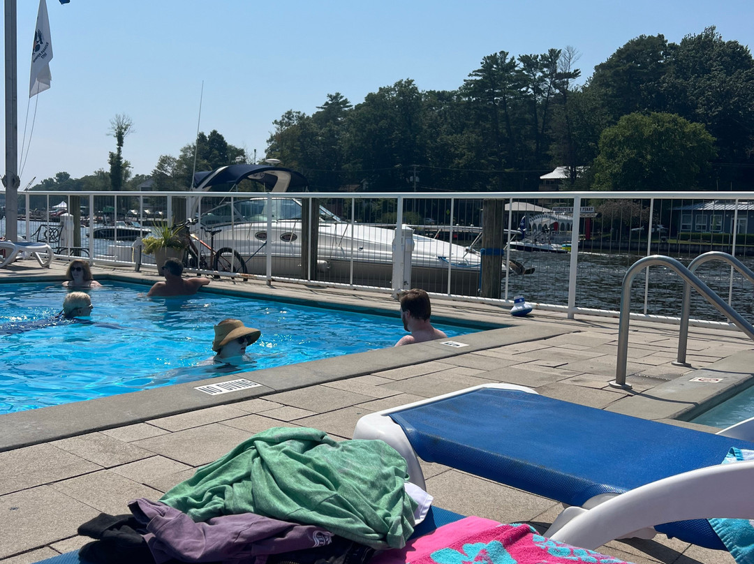 Ship-N-Shore Hotel主图