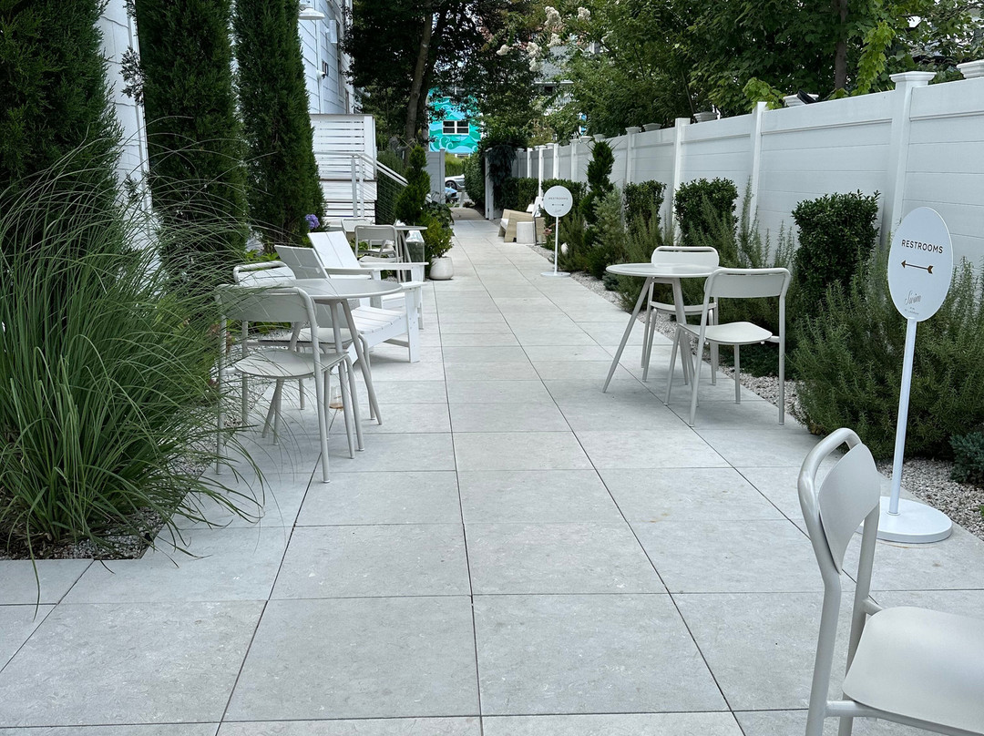 The St. Laurent Social Club & Guest Rooms主图