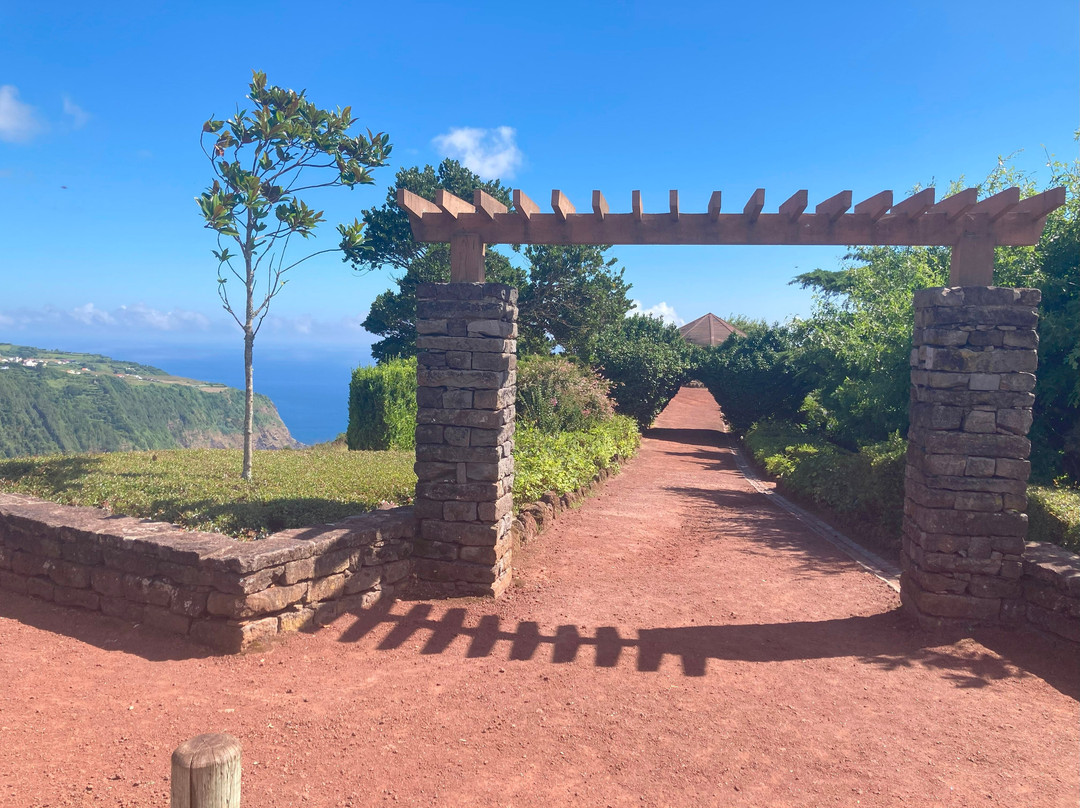 Miradouro da Ponta da Madrugada-Nordeste必去景点