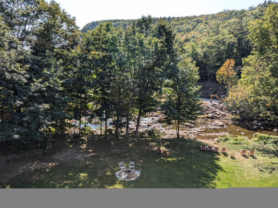 Inn At Ellis River主图