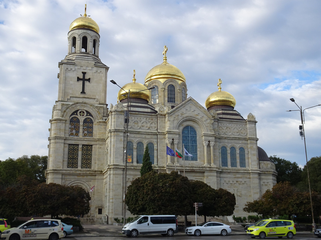 Cathedral of the Assumption of the Virgin-瓦尔纳必去景点