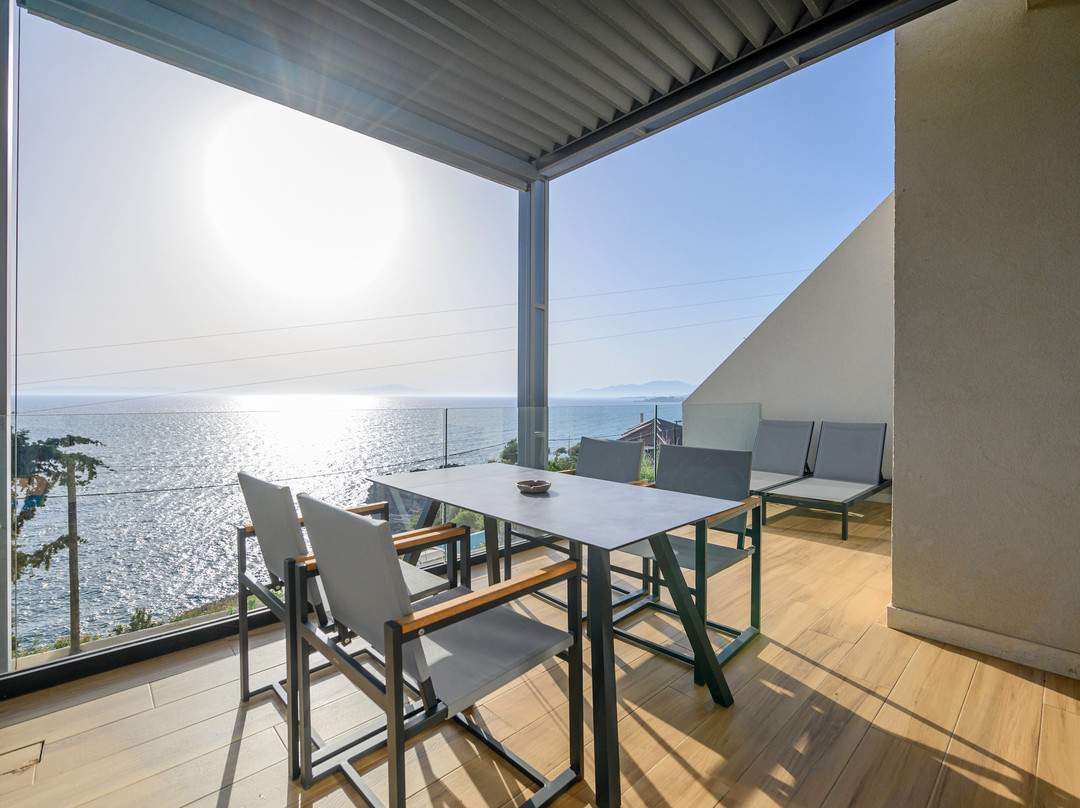Mani Suites