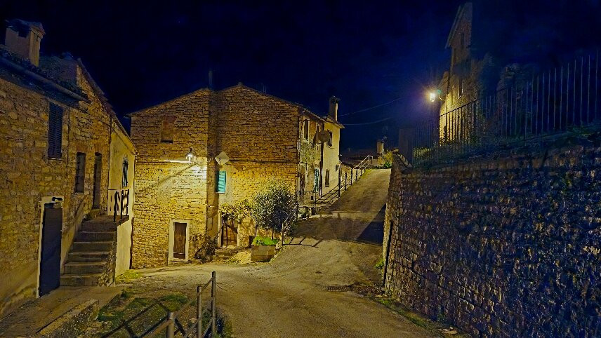 Castello di Pierosara-Genga必去景点