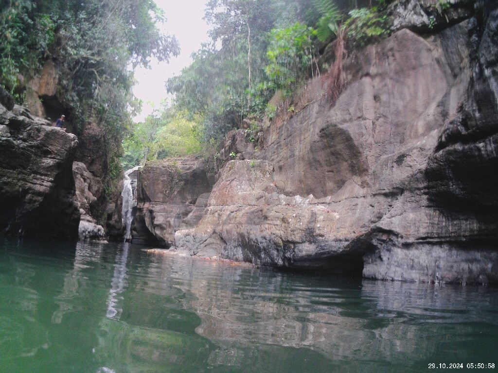 Cunca Wulang Waterfall景点图片