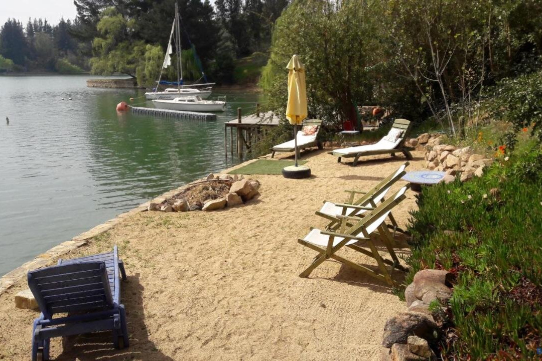Cabana de Adobe en Lago Rapel