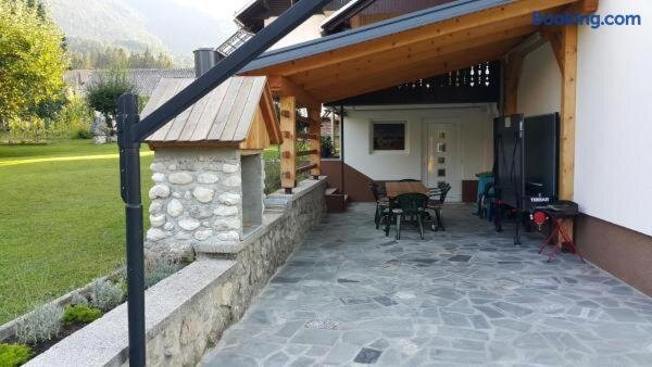 Bohinjska Cesnjica酒店住宿-Apartments Klemencic