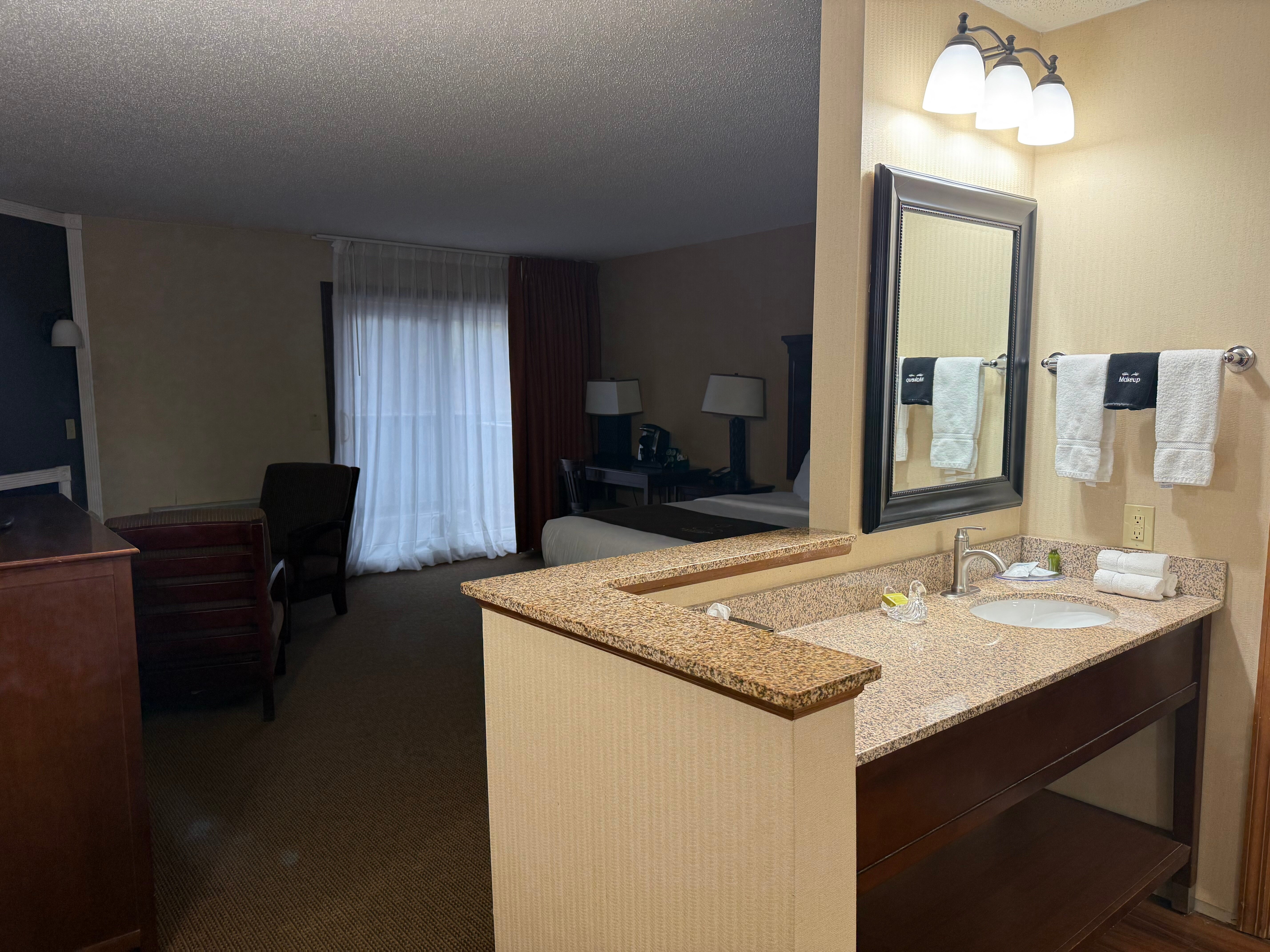 The Black Swan Inn Lee - Lenox, An Ascend Hotel-客卧