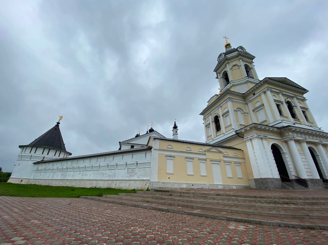 Tryokh Svyatiteley Velikikh Nadvratnaya Church景点图片