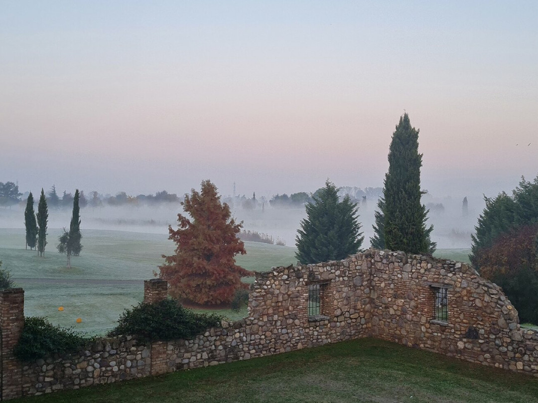 Creative Design House Golf & Spa
