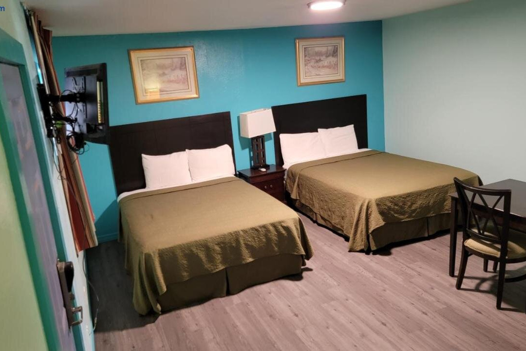 Tradewinds Motel
