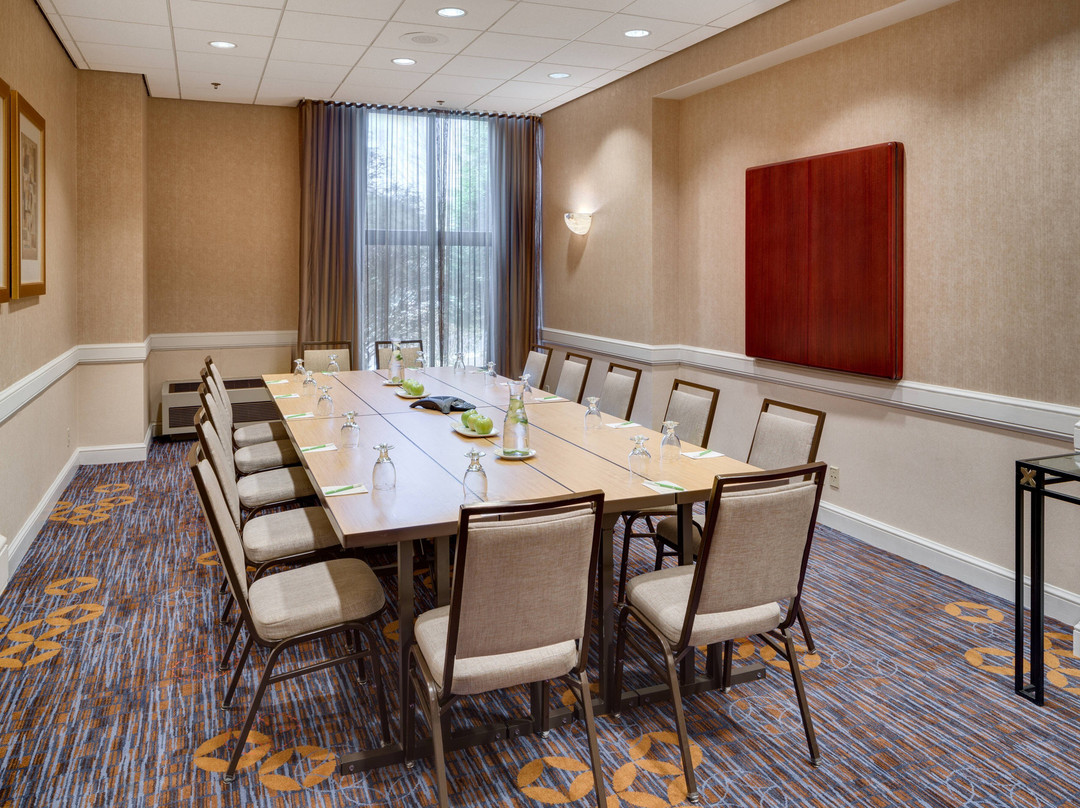 Courtyard Shelton主图