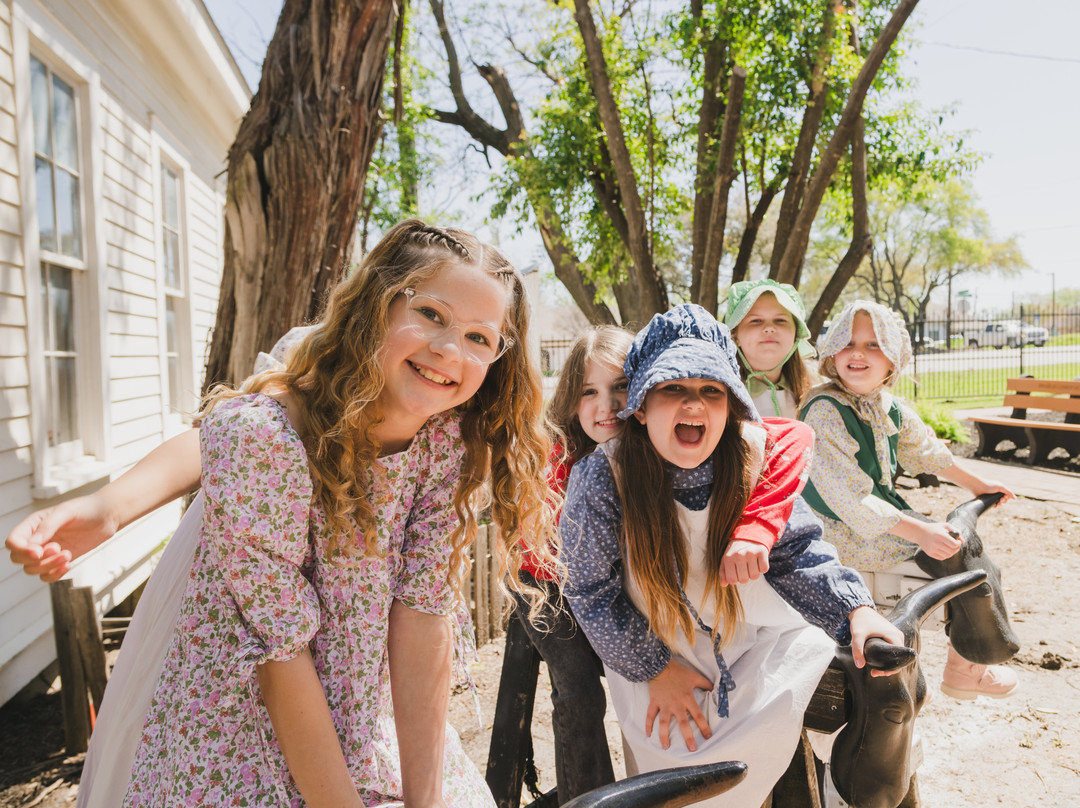Chestnut Square Historic Village-麦金尼必去景点