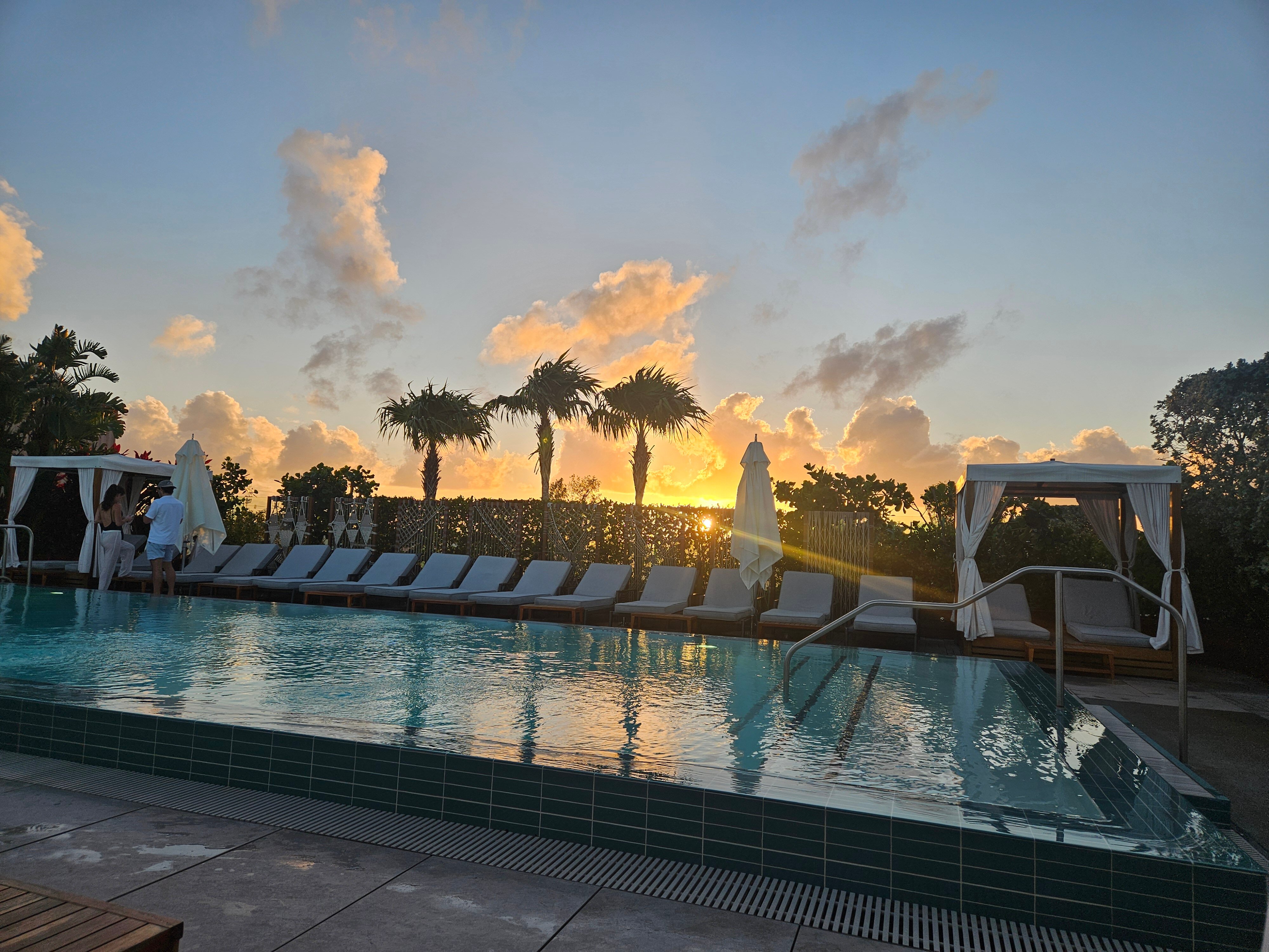 The Ray Hotel Delray Beach, Curio Collection by Hilton-泳池