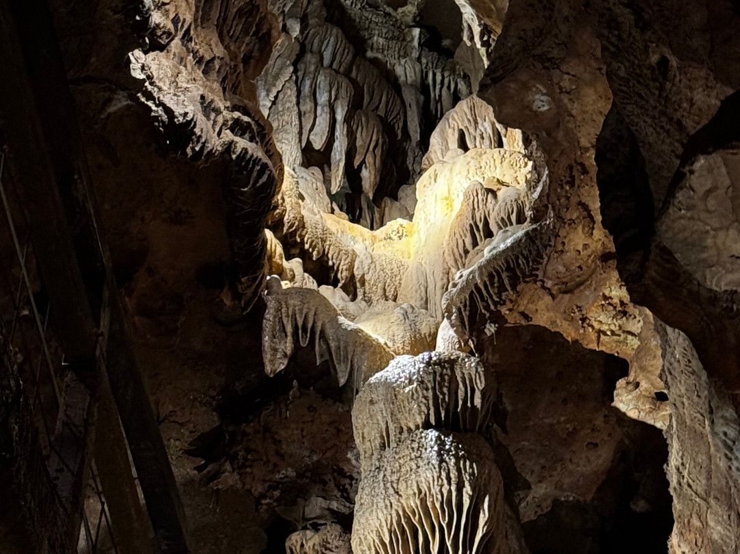 Talking Rocks Cavern-Branson West必去景点